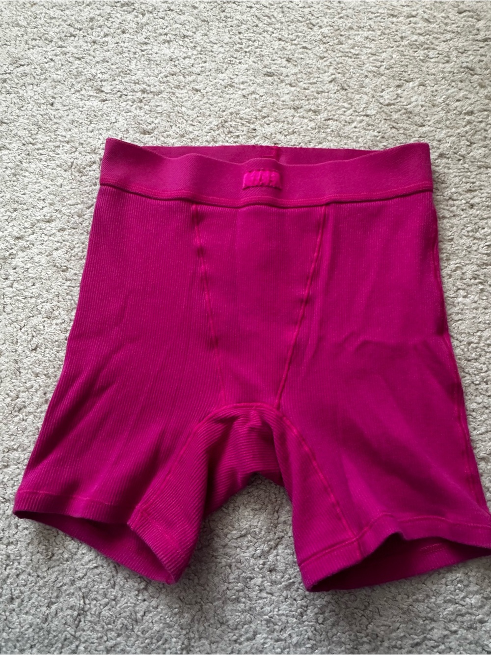 Skims boxer shorts pink size XS